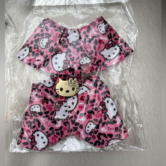 Pop Mart Accessories - Hello Kitty Outfit for Labubu’s 🩷